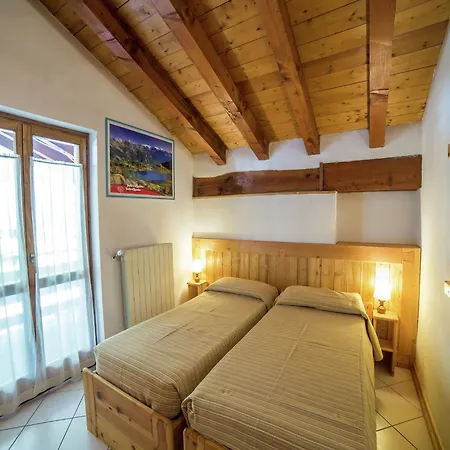 With Fireplace Daire