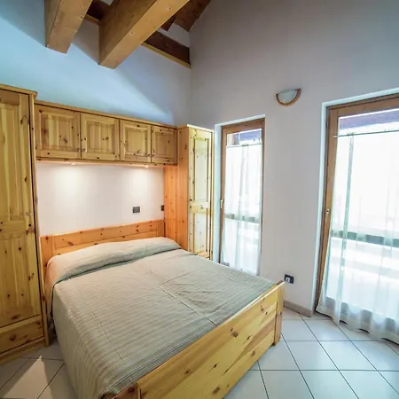 With Fireplace Daire *