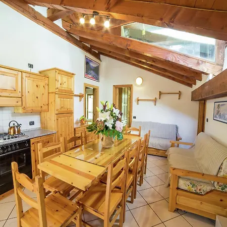 아파트 With Fireplace