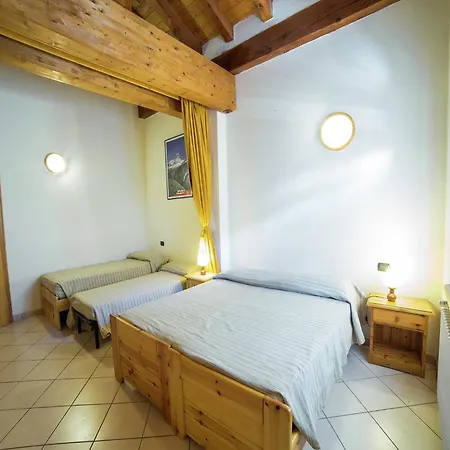 아파트 With Fireplace