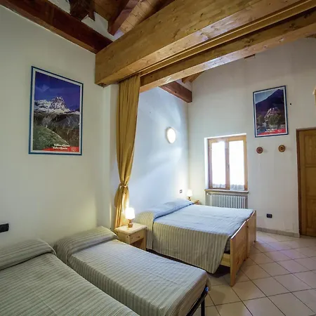 With Fireplace Daire *