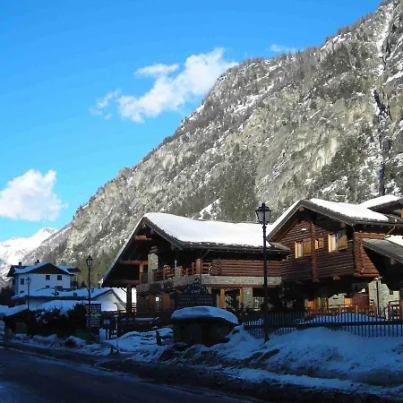 With Fireplace Lägenhet