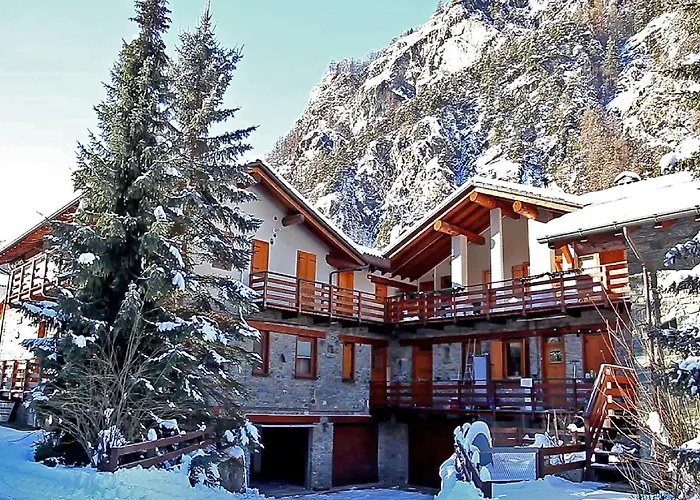 Apartment With Fireplace *